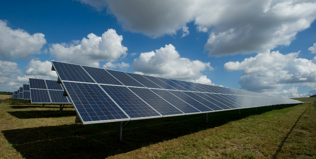 les panneaux solaires, 1ère source d'énergie renouvelable en France