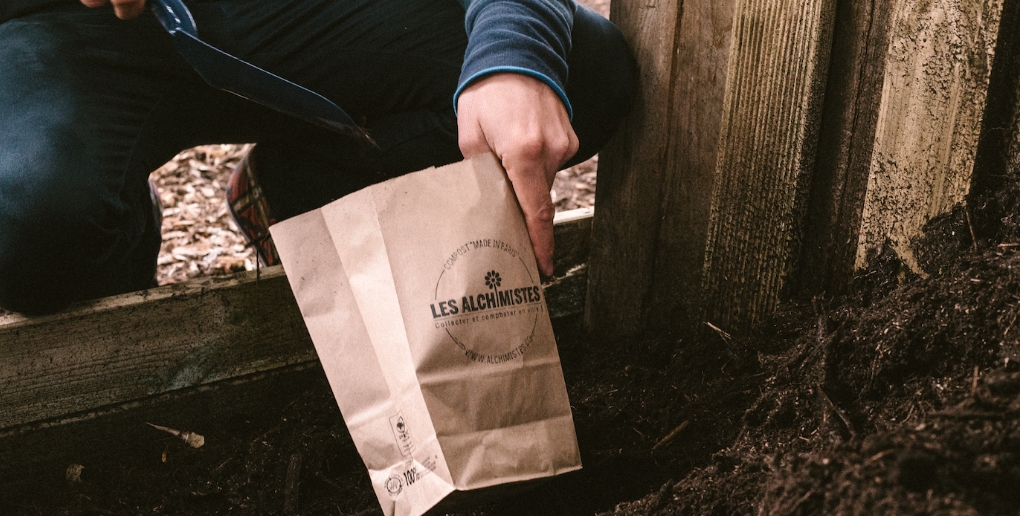 un sac pour contenir le compost issu de la solution des Alchimistes
