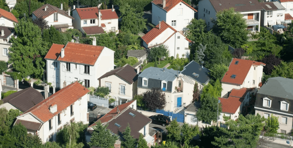 Construire dans son jardin : une solution à l'étalement urbain ? • Les