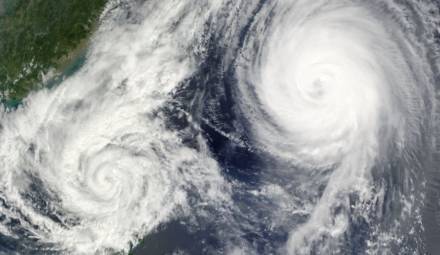 vue satellite de deux ouragans